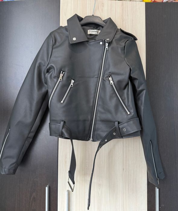 Кожено яке ,чисто ново ! Плащането е  при куриер с наложен платеж !