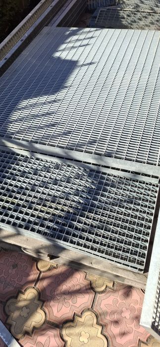 Trepte și gratare zincate