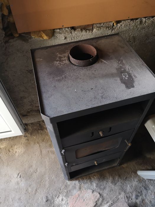 Камина на твърдо гориво