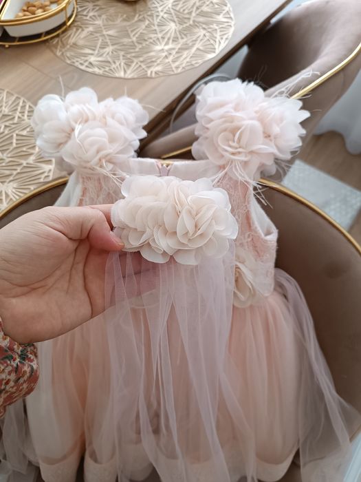 Нарядное платье на 2-4годика