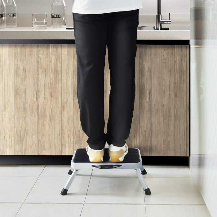 Сгъваема степенка за каравани и дома – безопасна и компактна