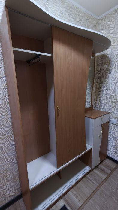 Отдам прихожую мебель