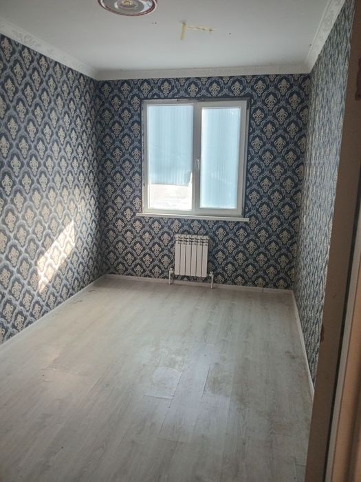 Сирдарё вилояти новосройка 3 хонали квартира срочни сотилади