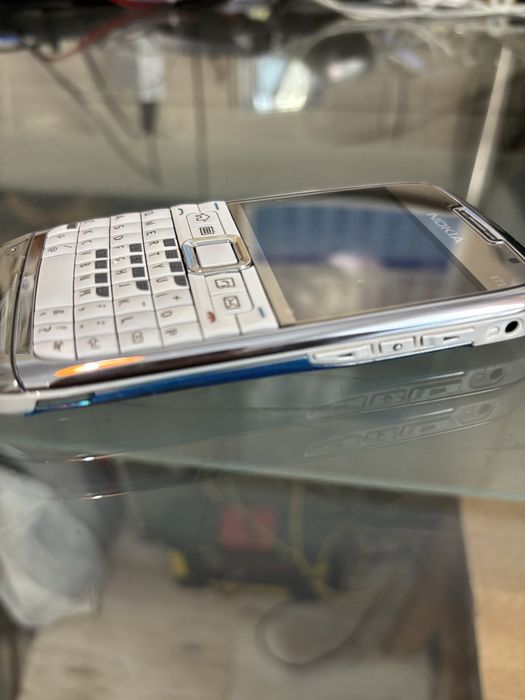 Vând Nokia E71 alb, liber de rețea
zero minute