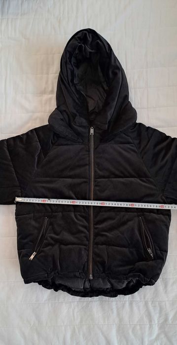 Черно дамско кадифено яке с качулка