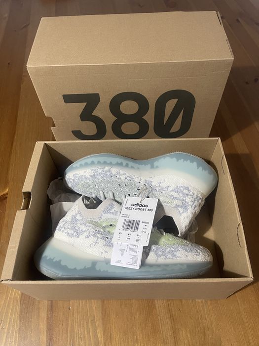 Vand Yeezy Boost 380