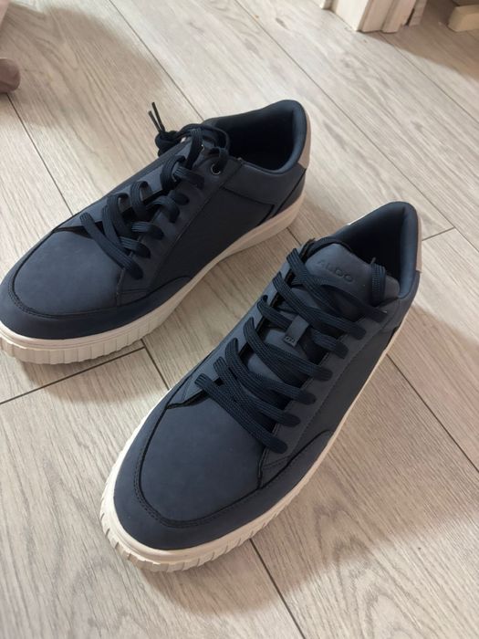 Продам обувь туфли размер 45, кроссовки 47