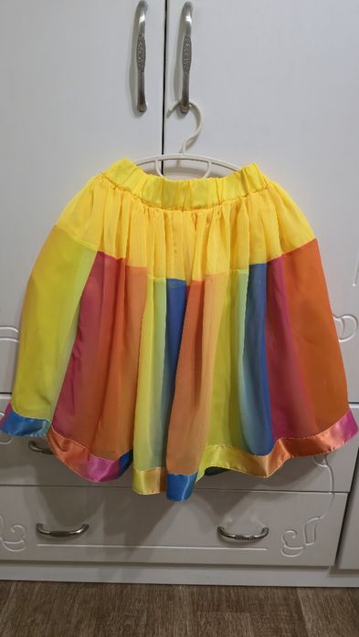 Костюм, юбка, кофточка радужная желтая