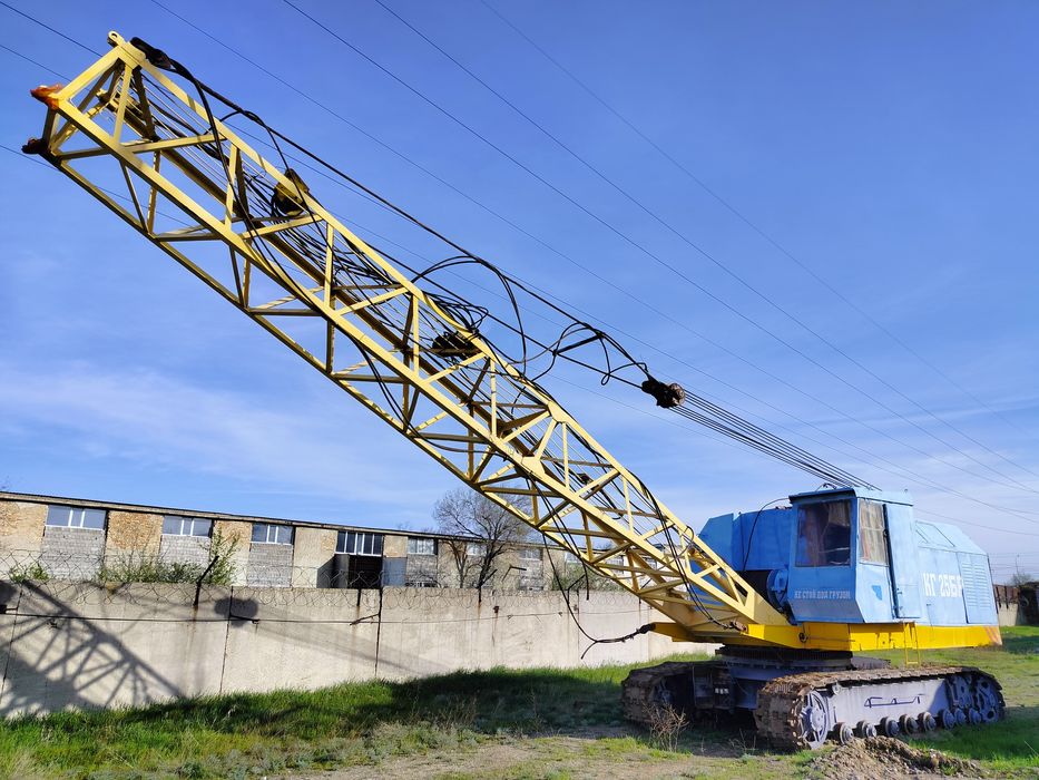 Гусеничный кран МКГ 25Бр