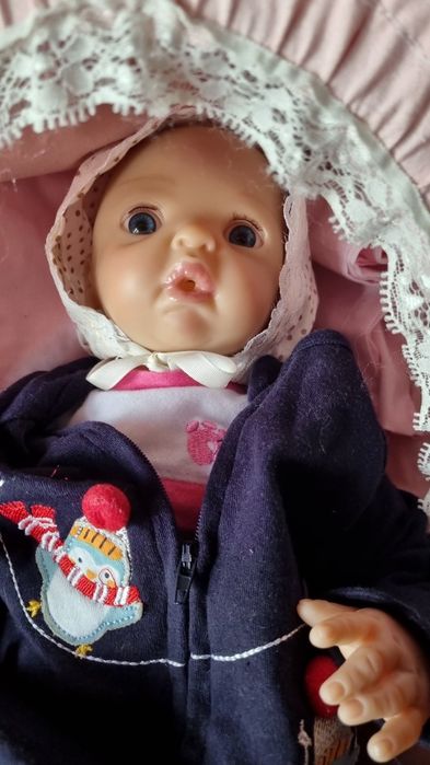 Pentru colectionari,pausa interactiva reborn ,artist Ashton D