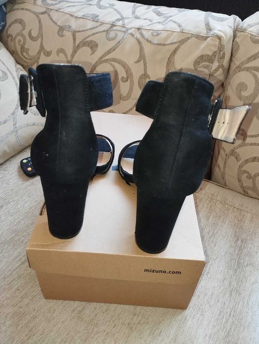 Сандали на ток черни