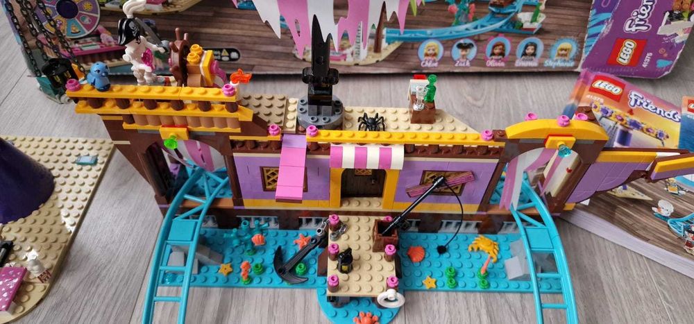 LEGO Friends - Debarcaderul cu distractii din Heartlake City 41375, 1251 piese