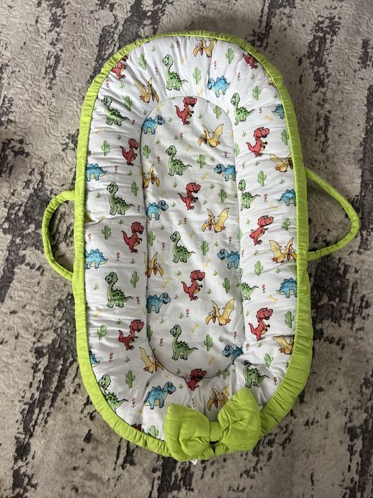 Гнездо за бебе лукс - динозаври със зелено