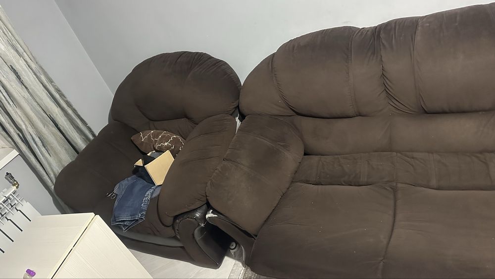 Продам 2 дивана и 1 кресло