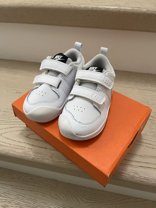 Nike 23,5 unisex, albi, noi