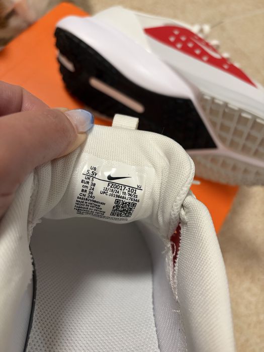 Оригинални маратонки Nike sonic fly