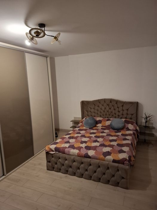 Inchiriez studio bloc 2022 loc de parcare privat