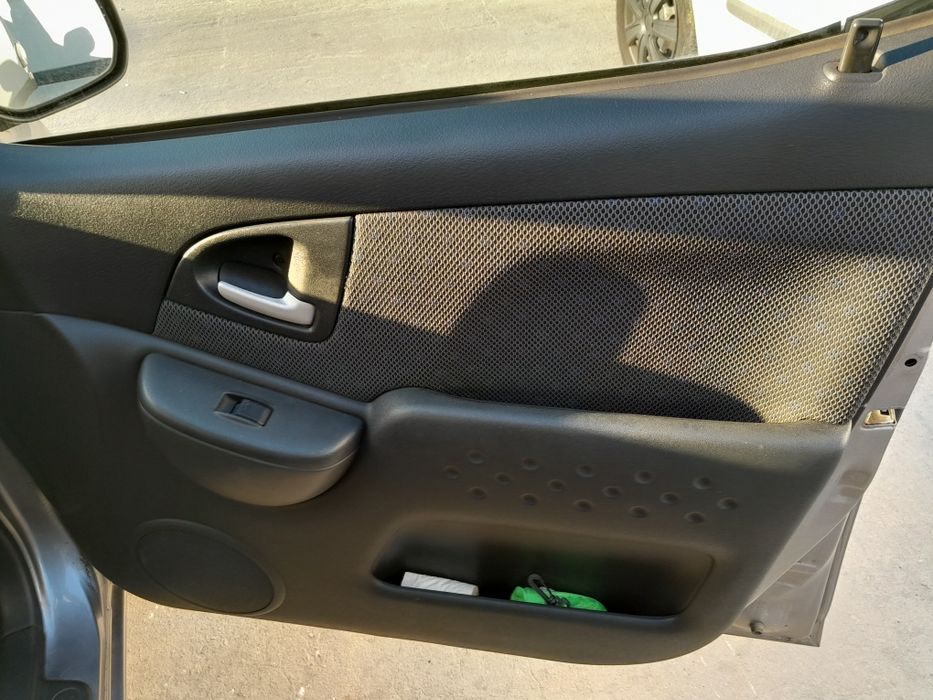 Туьота ярис версу 1.4 дизел 2003година  на части