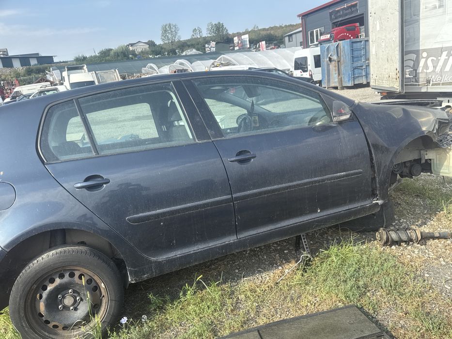 Dezmembrez golf 5 1.4 benzina