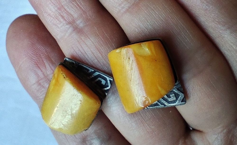 Копчета за ръкавели с натурален балтийски кехлибар (сребърни)