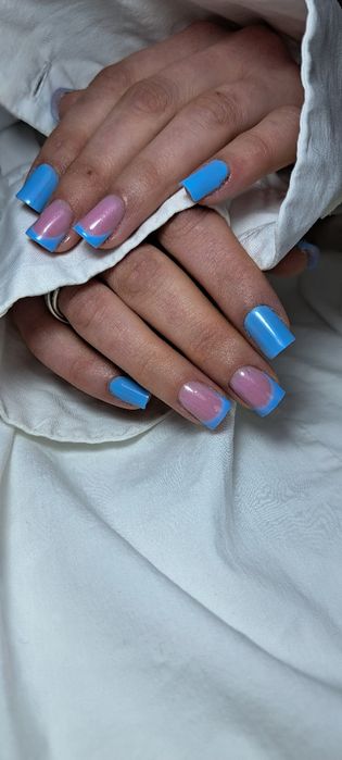 Manichiura -Eleganta si rezistenta la super pret.Manichiură cu gel. Se