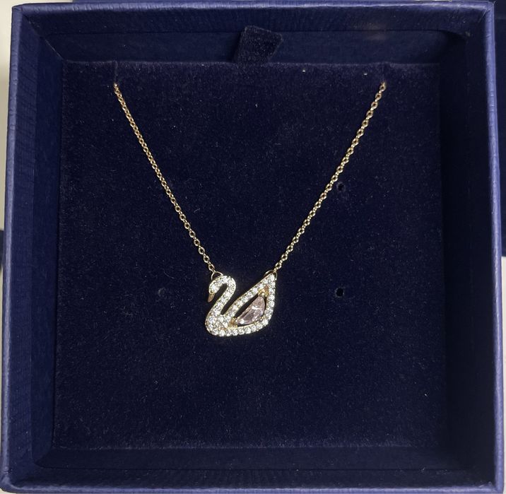 Колие Сваровски / Swarovski което имитира розово злато