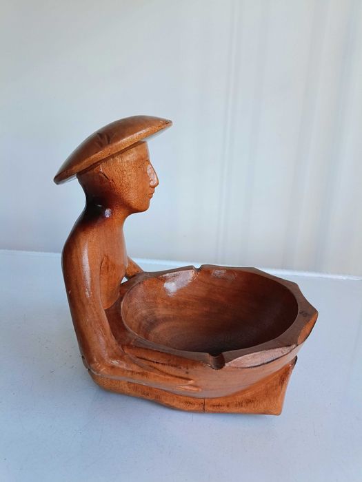 Дърворезба от остров Бали, купа за бижута, ключове и други аксесоари.