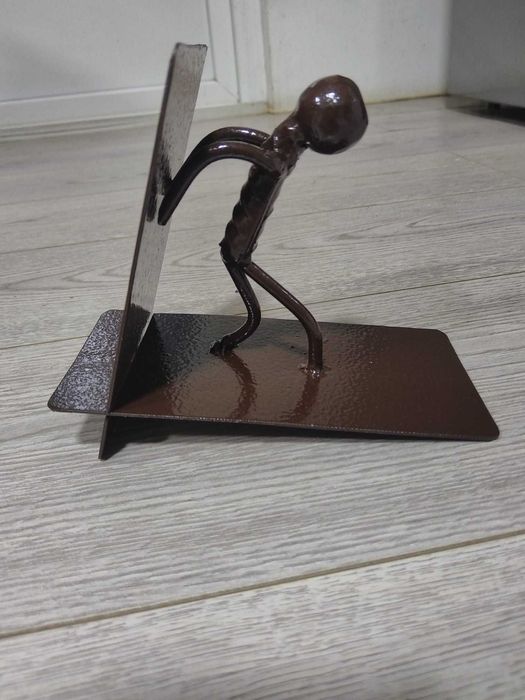 Suport telefon metal realizat manual sudat/sculptura in metal