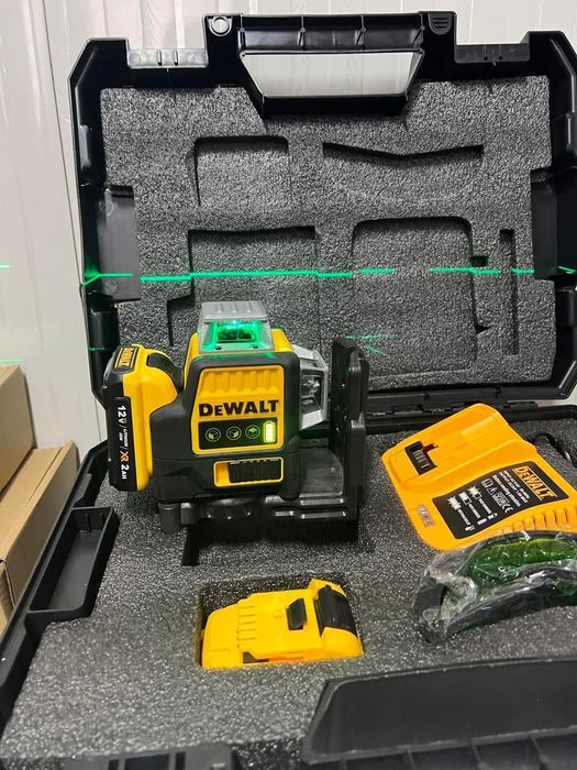 Nivela Laser Dewalt 2 Acumultori 12V si 2Ah unghi 360° linii verzi