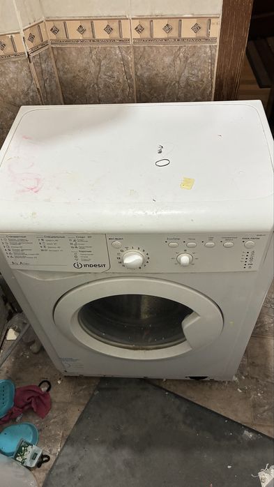 Стиралка на запчасти Indesit
