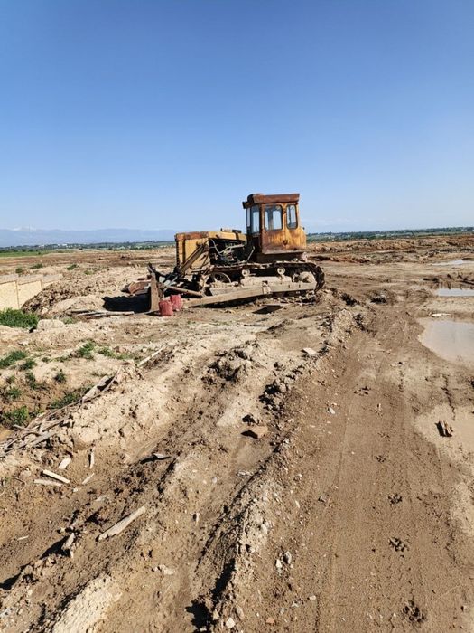 Buldozer sotiladi 16 tonnalik  holati yaxshi