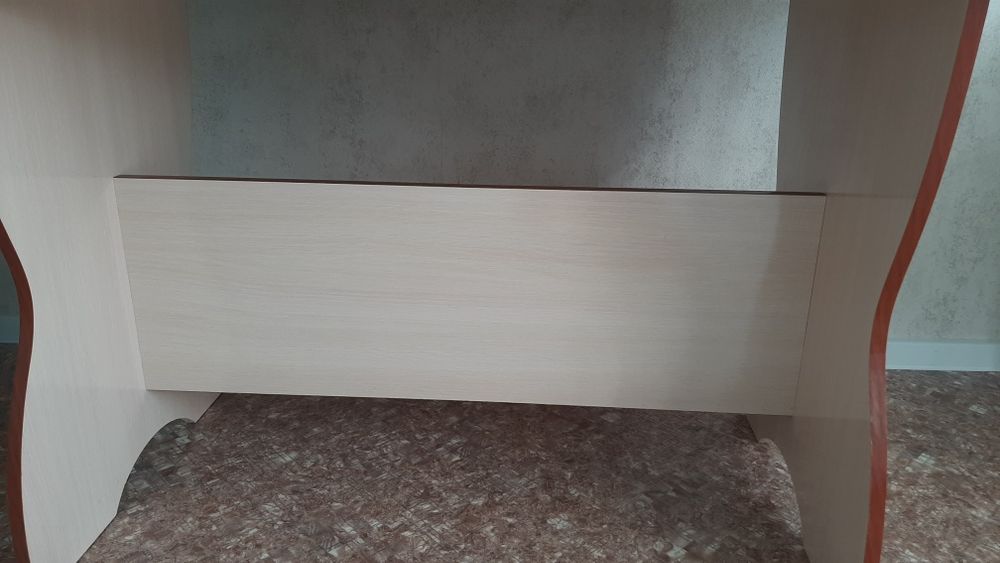 Продам обеденный стол