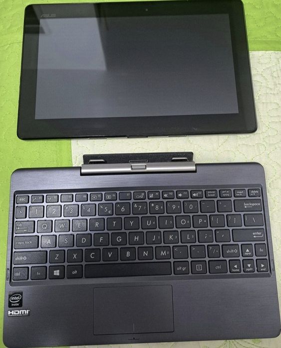 Laptop tableta Asus cu display  touchscreen