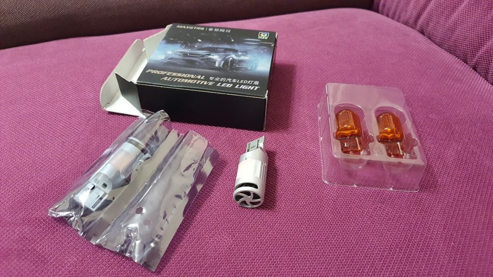 Set becuri semnalizare auto led și halogen T20, WY21W