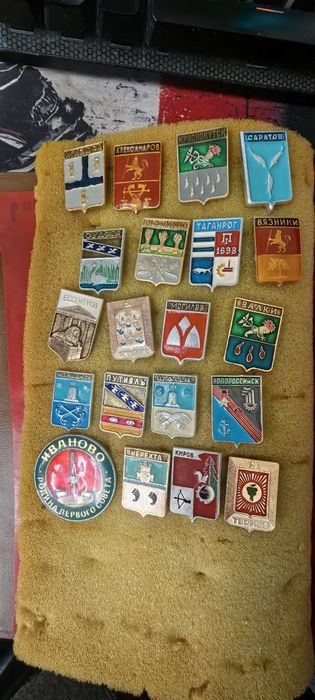 Продаются значки