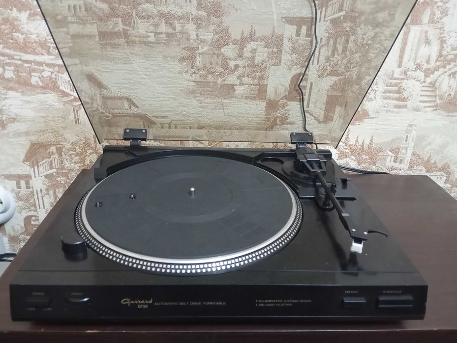 Продам проигрыватель винил дисков GARRARD.