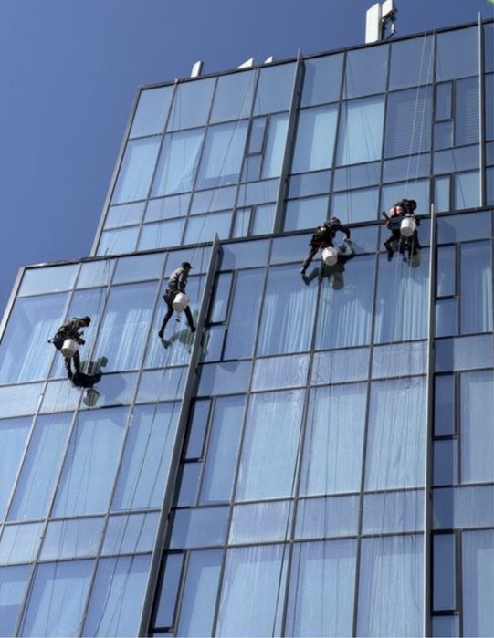 Альпинисты ,  высотные работы