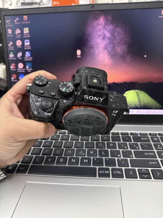 Sony a7 3 body sotiladi