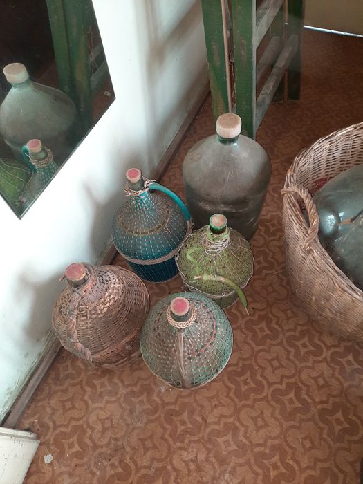 Стъклени съдове .