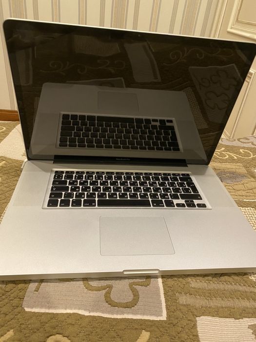 Macbook pro 17 inch late 2011