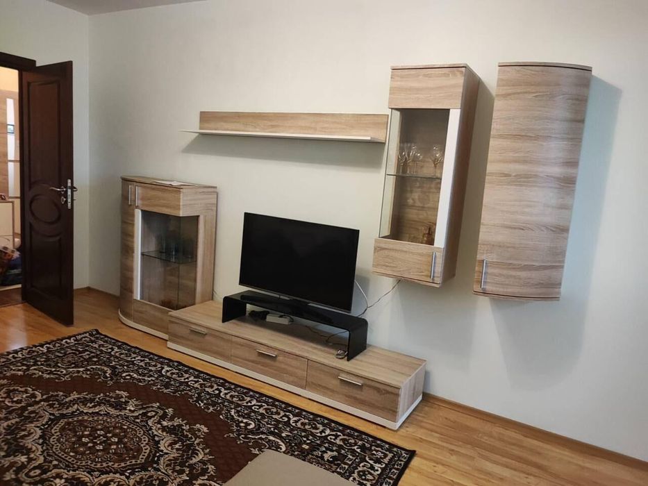 Дава се под наем Двустаен апартамент в Бургас, Славейков - 65 кв.м за 306 € - Снимка #1