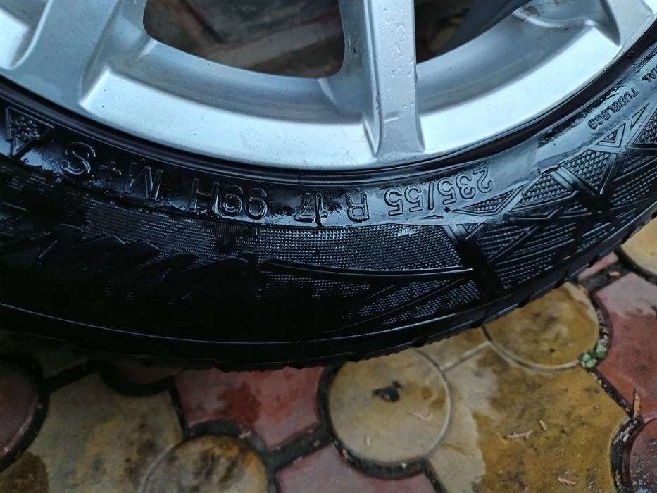 Vând jante magneziu cu cauciucuri 235/55/17