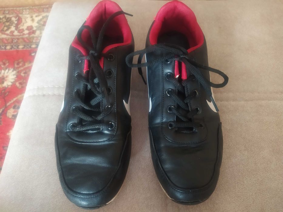 Кроссовки в отличном состоянии, размер 38