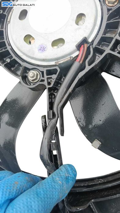 Ventilator Electroventilator cu mic defect la Carcasa Volkswagen Polo 6R 2009 - 2017 Cod 6R0121207Q [M9246]