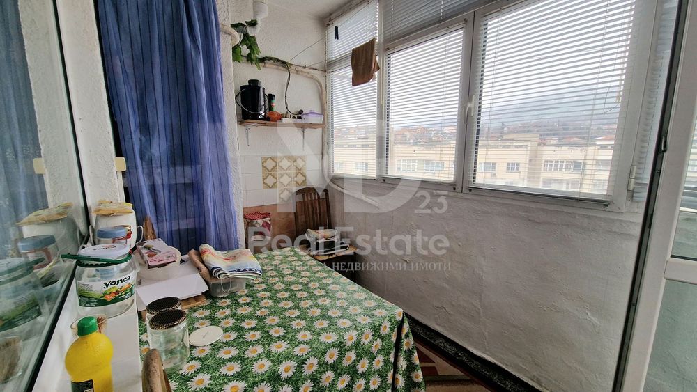 Двустаен с ТРИ отделни помещения и ГАРАЖ в Центъра на Асеновград!