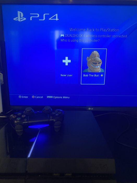 Ps4 + maneta de vanzare. Urgent!