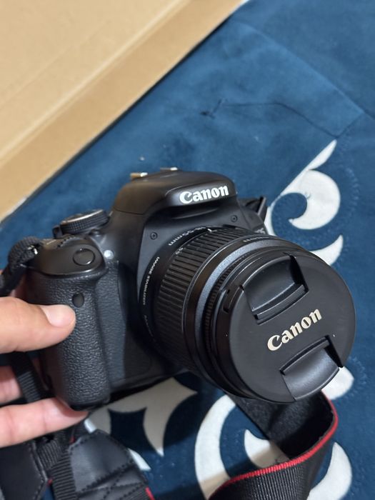 Canon 600D новый каровкасымен тұр әлі почти қолданылмаған