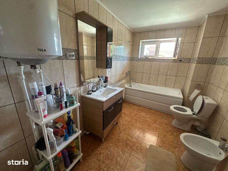 Casă P+1+beci înalt, cu 2 spații comerciale și 740 mp teren Victoria