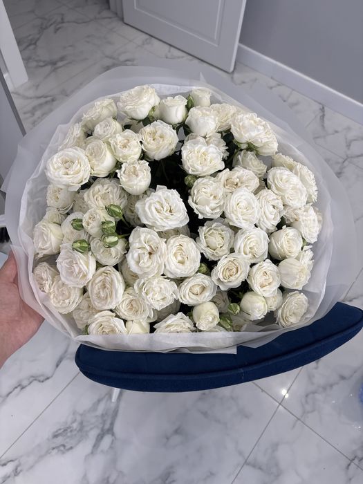 Букеи из кустовых роз