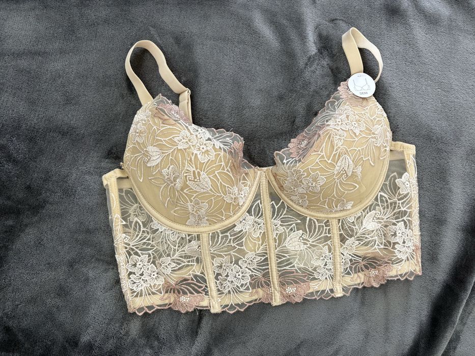 Красиво секси бюстие 85С